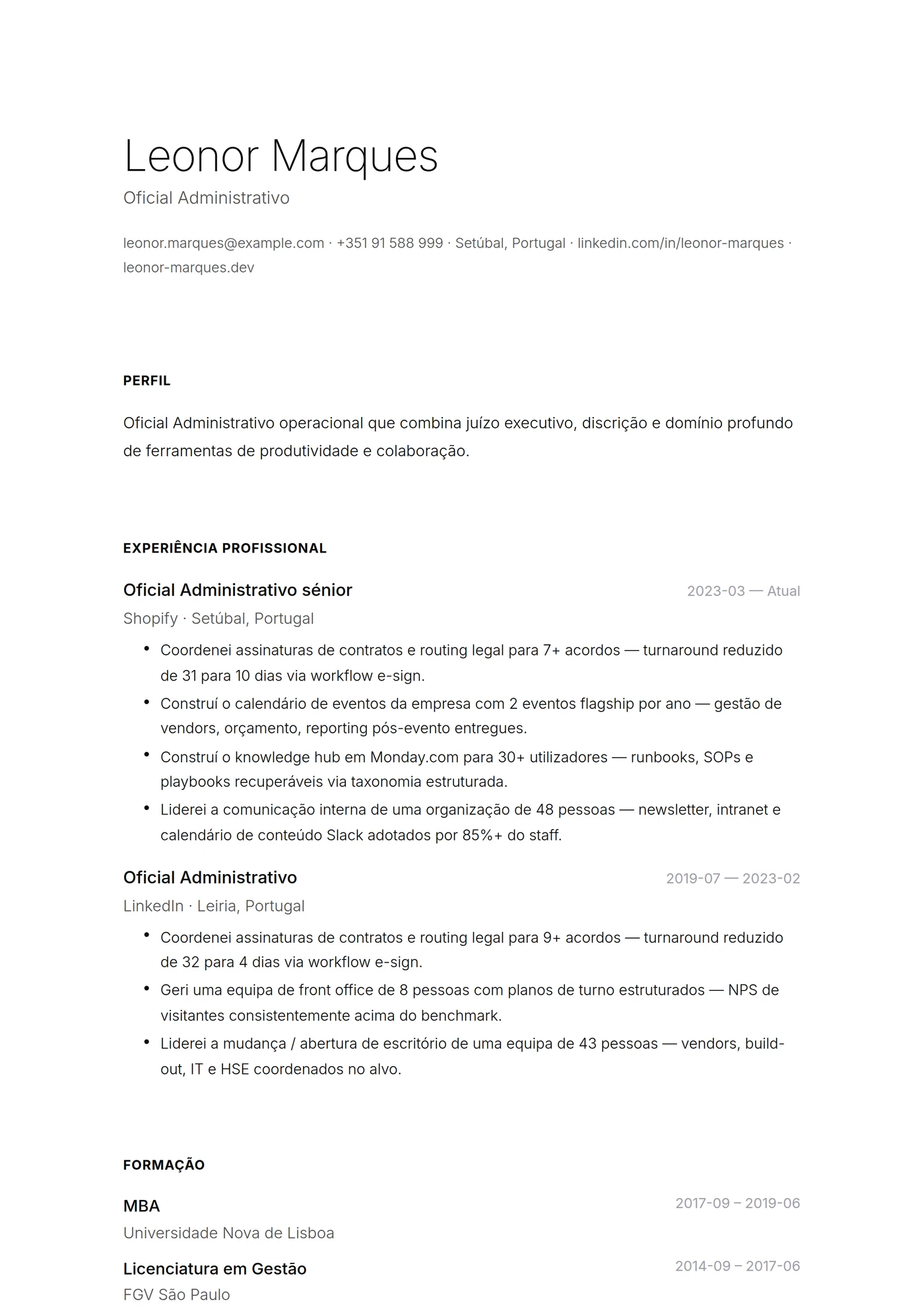 Minimal Branco Papel — Modelos de currículo